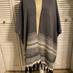 Black knit poncho ONE SIZE